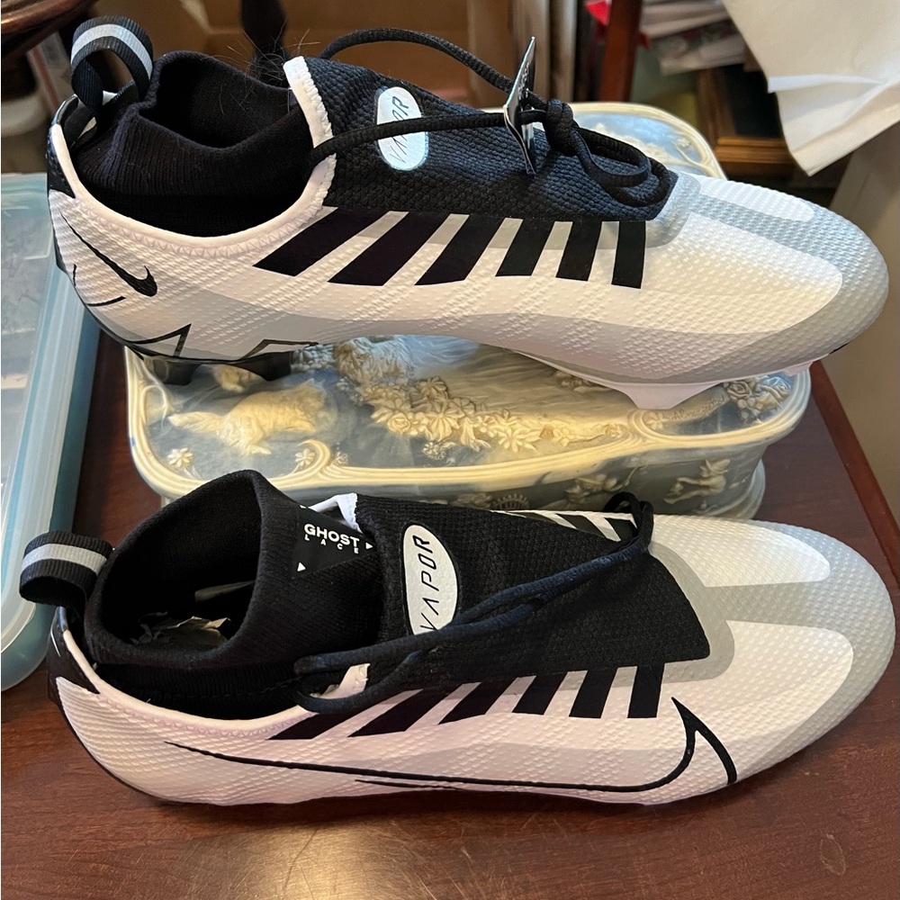 Nike Black and White Athletic Shoes with Modern Design